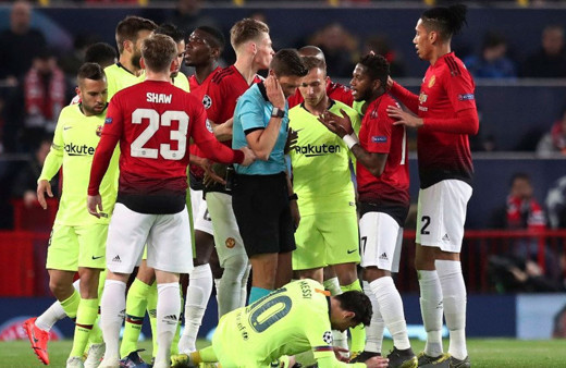 Messi kanlar içinde yerde kaldı yürekler ağza geldi