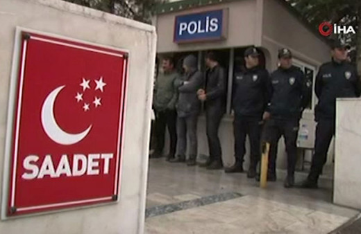 Saadet Partisi Genel Merkez binasına haciz geldi bina boşaltılıyor