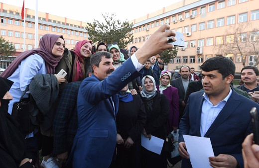 Muş Belediye Başkanı Asya mazbatasını aldı