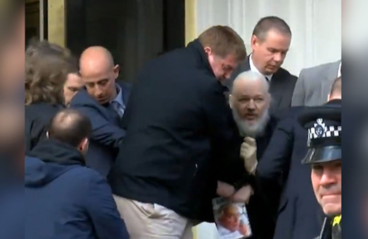 Wıkıleaks ile dünyayı sarsmıştı! Kurucusu Jullıan Assange gözaltına alındı