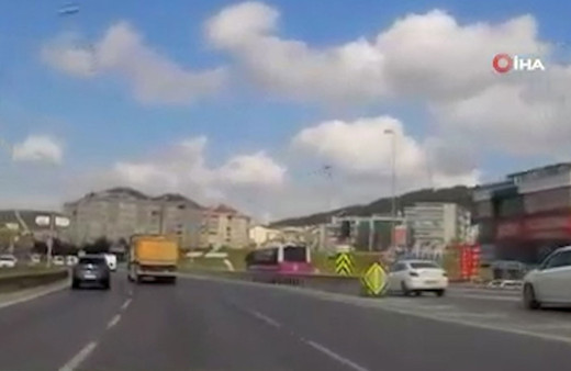 Faciaya davet çıkaran hafriyat kamyonu kamerada