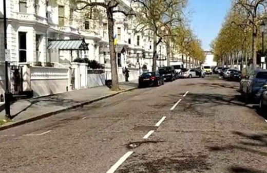 Londra'da Büyükelçilik aracına saldırı