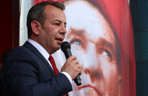 Suriyelilere yardımı kesen başkan istifa etti