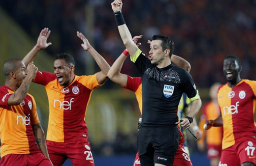 Fenerbahçe Galatasaray derbisinde Hasan Ali Kaldırım kırmızı kart gördü