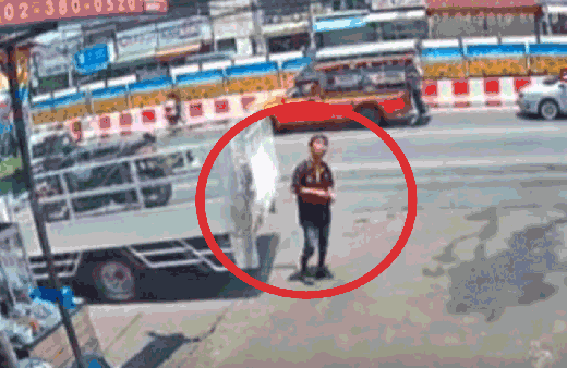 Ölümden son anda kurtuldu o anlar kamerada