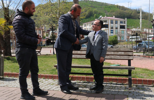 Boyu kısa muhtar adayı sandıkta uzadı