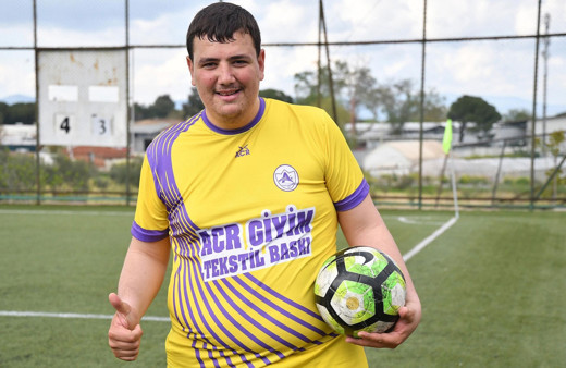 140 kiloluk futbolcu