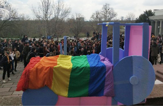 ODTÜ'de maket traktör ile protesto