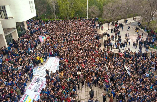ODTÜ bahar şenliği krizi! Öğrenciler rektörlük önünde zıplıyor işte sebebi