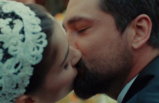 Yasak Elma'ya Zeynep ve Alihan'ın düğün sahnesi damga vurdu!