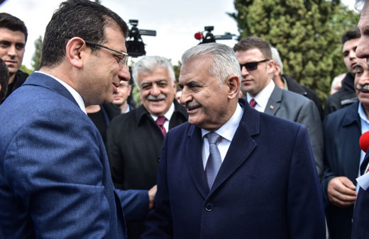 Binali Yıldırım ile Ekrem İmamoğlu tokalaştı