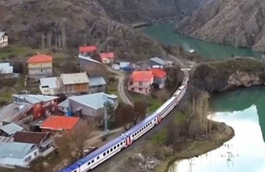 Doğu Ekspresi’nin Erzincan’ın İliç ilçesinden geçişi görüntüleri 15 milyon kişi izledi