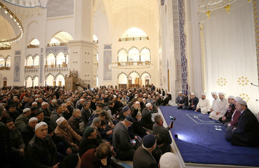 İstanbullular Berat Kandilinde camilere akın etti