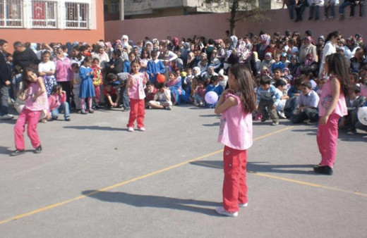 24 Nisan'da okullar var mı 23 Nisan sonraki gün tatil mi?