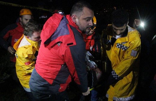 Defineciler mağarada mahsur kaldı! 1 kişi öldü