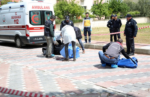 Kız arkadaşı ve annesini öldürüp intihar etti