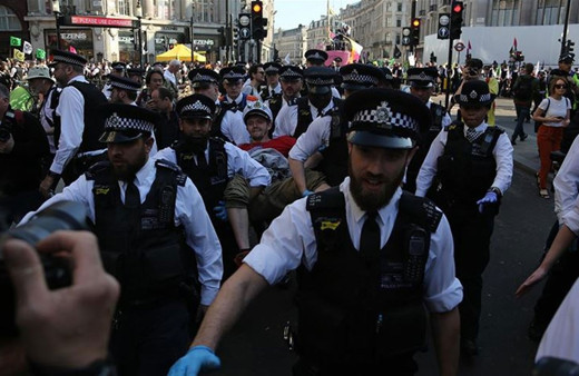 Londra'daki işgal eylemine yüzlerce gözaltı