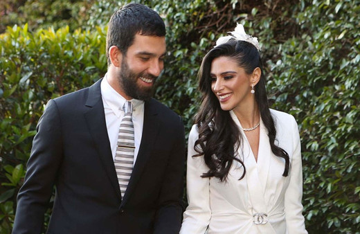 Arda Turan'ın bebeğine altın emzikten sonra gelen hediye 'yok artık' dedirtti!