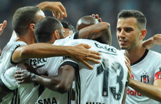 Atiba Hutchinson, 1 yıllık daha kontrat istedi