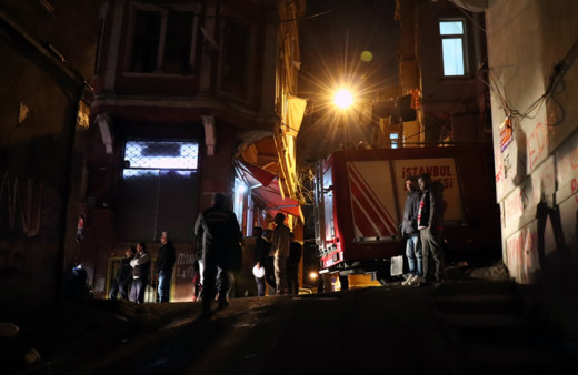 Tarlabaşı'nda yangın paniği mahalleyi sokağa döktü