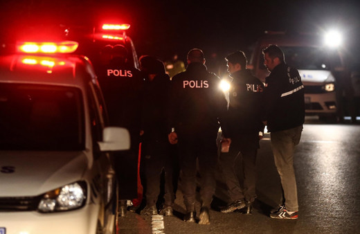 Sarıyer’de denetimden kaçan otomobil polise çarptı