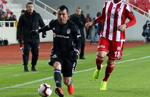 Beşiktaş'ta Şenol Güneş-Medel gerginliği