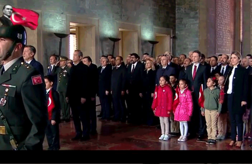 TBMM'nin ardından Anıtkabir'de 23 Nisan töreni
