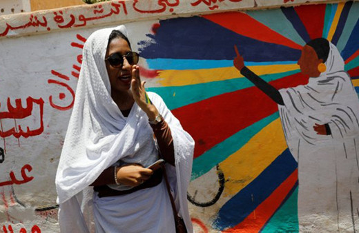 Sudan'da değişimin sembolü "Beyaz gelin" Alaa Salah: Hepimiz Kandka'yız