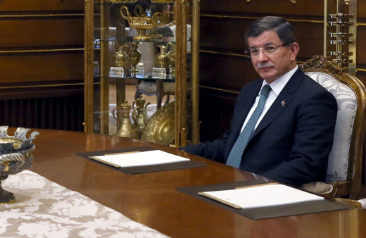 Ahmet Davutoğlu partisinden hemen istifa etmeli Fuat Uğur yerden yere vurdu