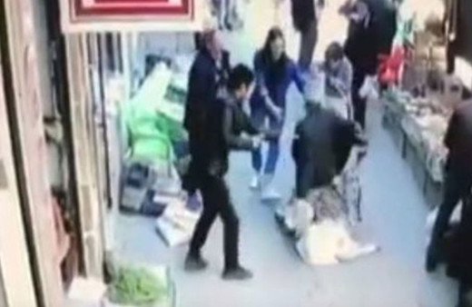 Eşekle pazar yerine böyle girdiler