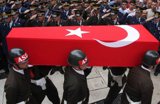 Bitlis'te askeri araca roketli saldırı!  1 binbaşı şehit oldu