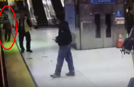 Korkunç olay! Raylara böyle düştü