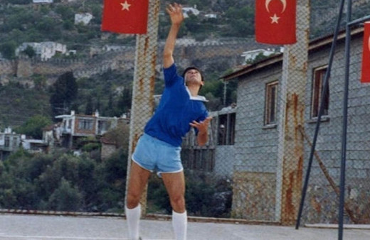 Instagram'dan paylaştı! Peki fotoğraftaki siyasetçiyi tanıyabildiniz mi?