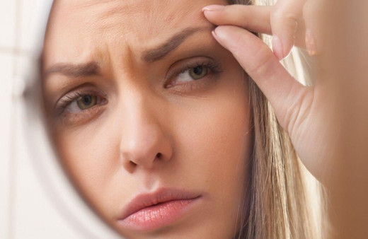 Göz kapağı düşüklüğünün hiç bilmediğiniz belirtileri