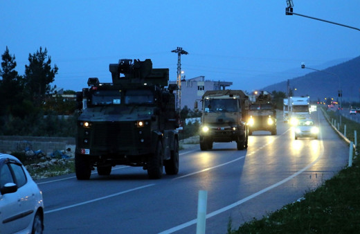 Suriye sınırına askeri sevkiyat sürüyor