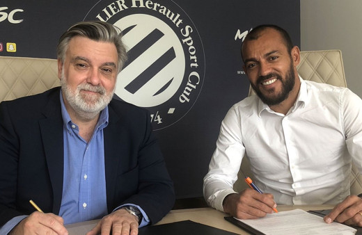 41 yaşındaki stoper sözleşme uzattı