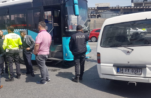 Minibüsle otobüs çarpıştı: Ölü ve yaralılar var