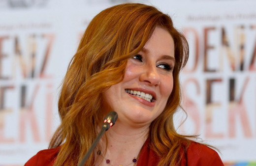 Deniz Seki photoshoplu pozlarını paylaştı, yer yerinden oynadı! Sosyal medyada dalga konusu oldu