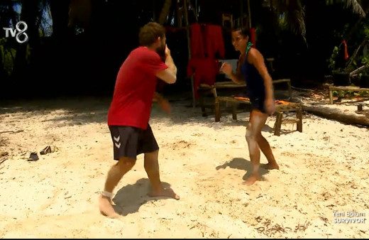 Survivor'da şok olay! Sabriye Okay'a yumruk attı!