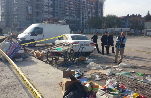 Çorum'da kaza yapan otomobil seyyar satıcıların arasına daldı