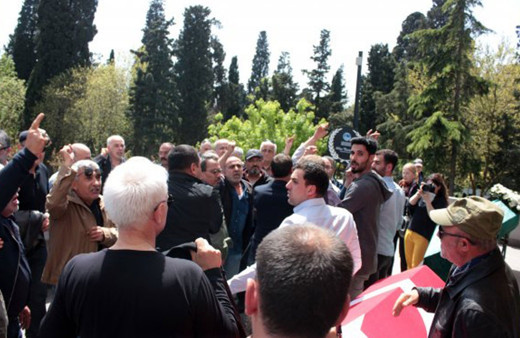 Raci Tetik'in cenaze töreni olaylı geçti haklarını helal etmediler