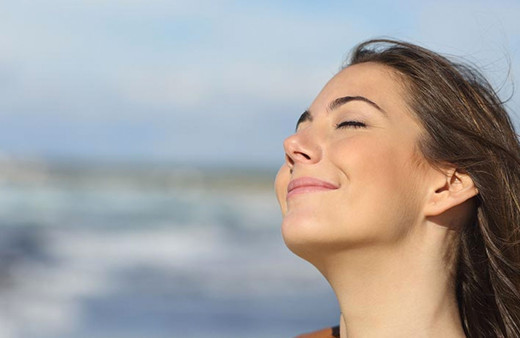 Yaz aylarında burun estetiği yaptırmak isteyenlere önemli uyarılar