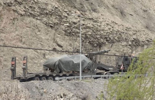 Irak sınırına fırtına obüsü ve tank sevkiyatı