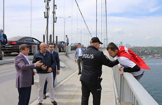 Ahmet Davutoğlu vazgeçirdi Bir garip intihar girişimi