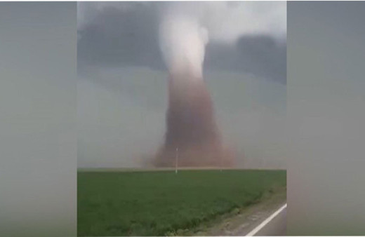 Romanya'da dev hortum paniğe sebep oldu