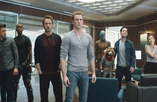 Avengers filminin sonunu söyleyen gence meydan dayağı! Kanlar içinde kaldı