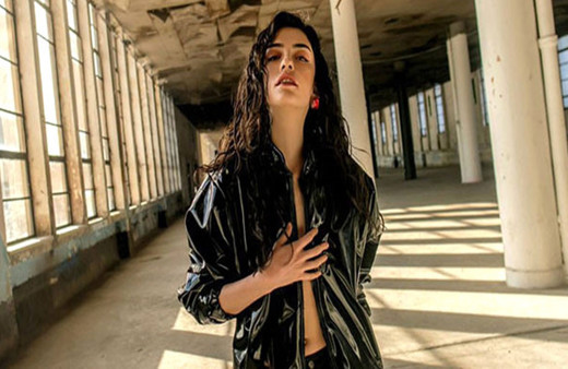 Hazar Ergüçlü fotoğraf paylaştı sonra hemen sildi