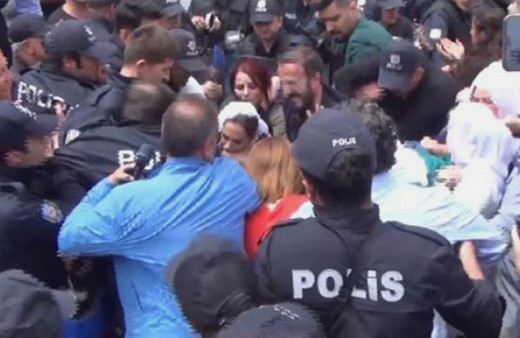 HDP'li Remziye Tosun polisin kolunu ısırdı