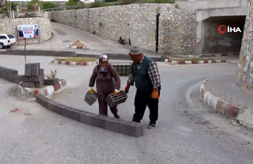 'Tapulu malım' dediği alt geçidi trafiğe kapattı