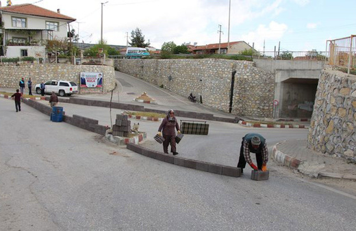 "Babamın tapulu malı" deyip köprülü alt geçidi trafiğe kapattı